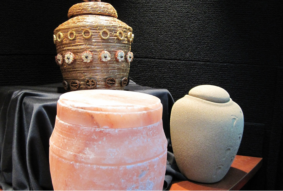 Cremation urns
